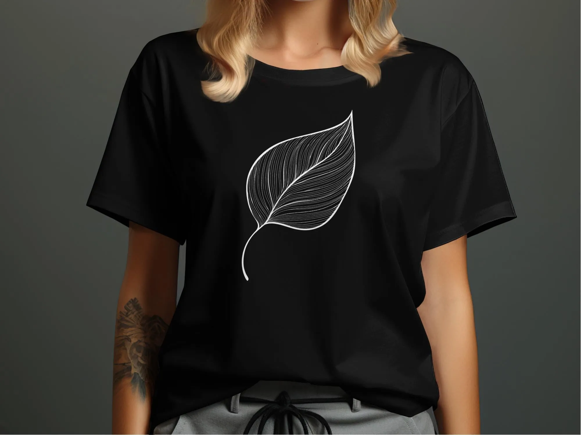Nature Line Art Minimalist T-Shirt, Modern Leaf Design Tee, Simple Botanical Illustration Shirt, Trendy Nature Graphic Tee, Unisex T-Shirt